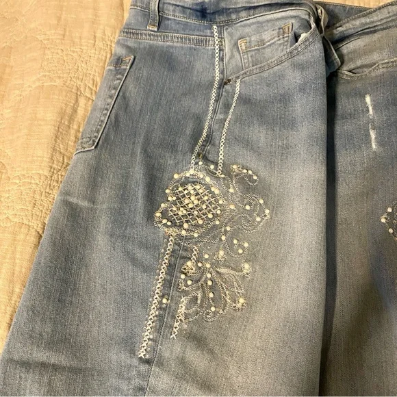 Lane Bryant Size 16 Denim Midrise Essential Stretch Girlfriend Crop Jeans Pearl - Picture 4 of 5